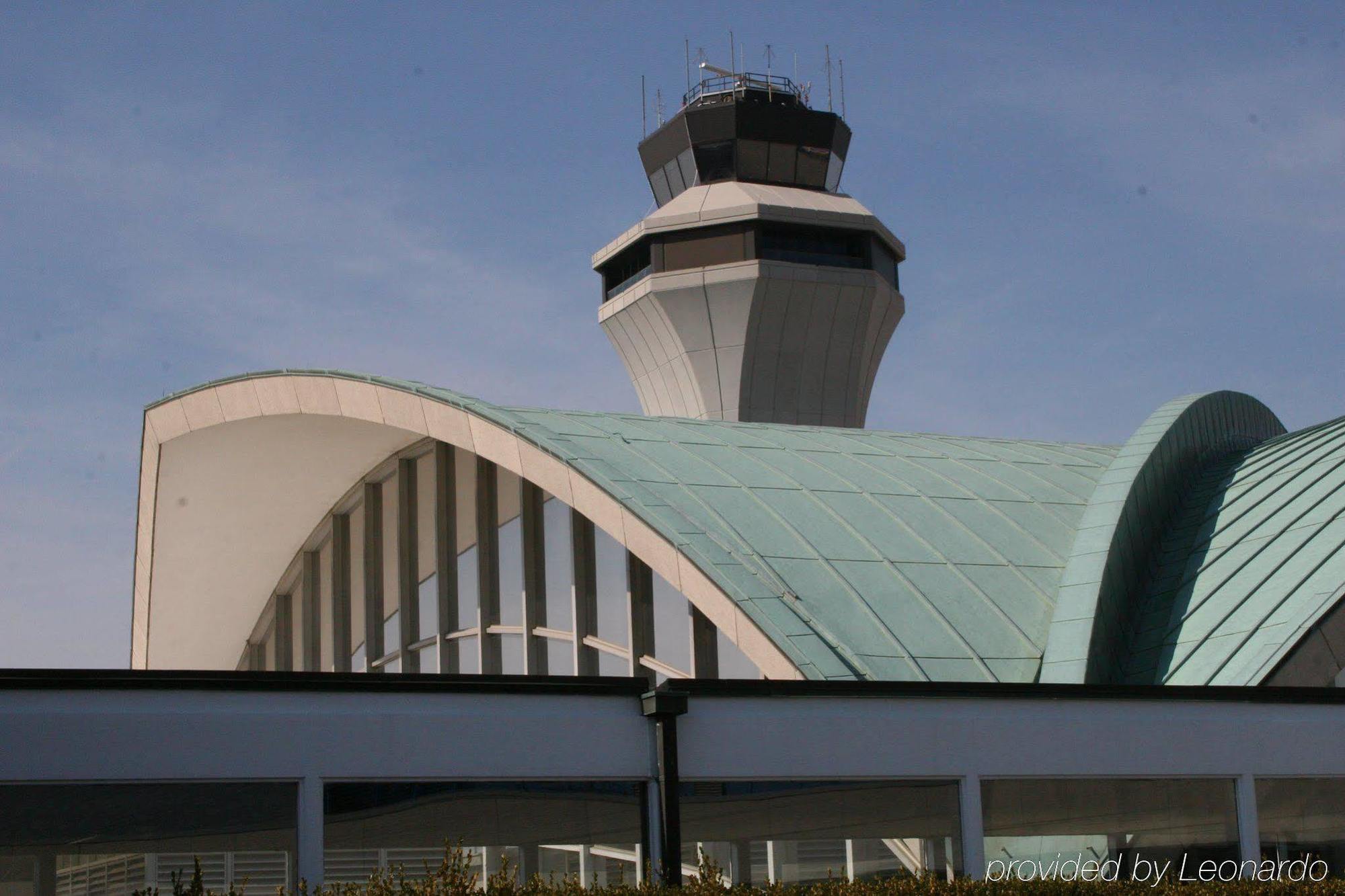 Renaissance St. Louis Airport Hotel Berkeley Exterior foto